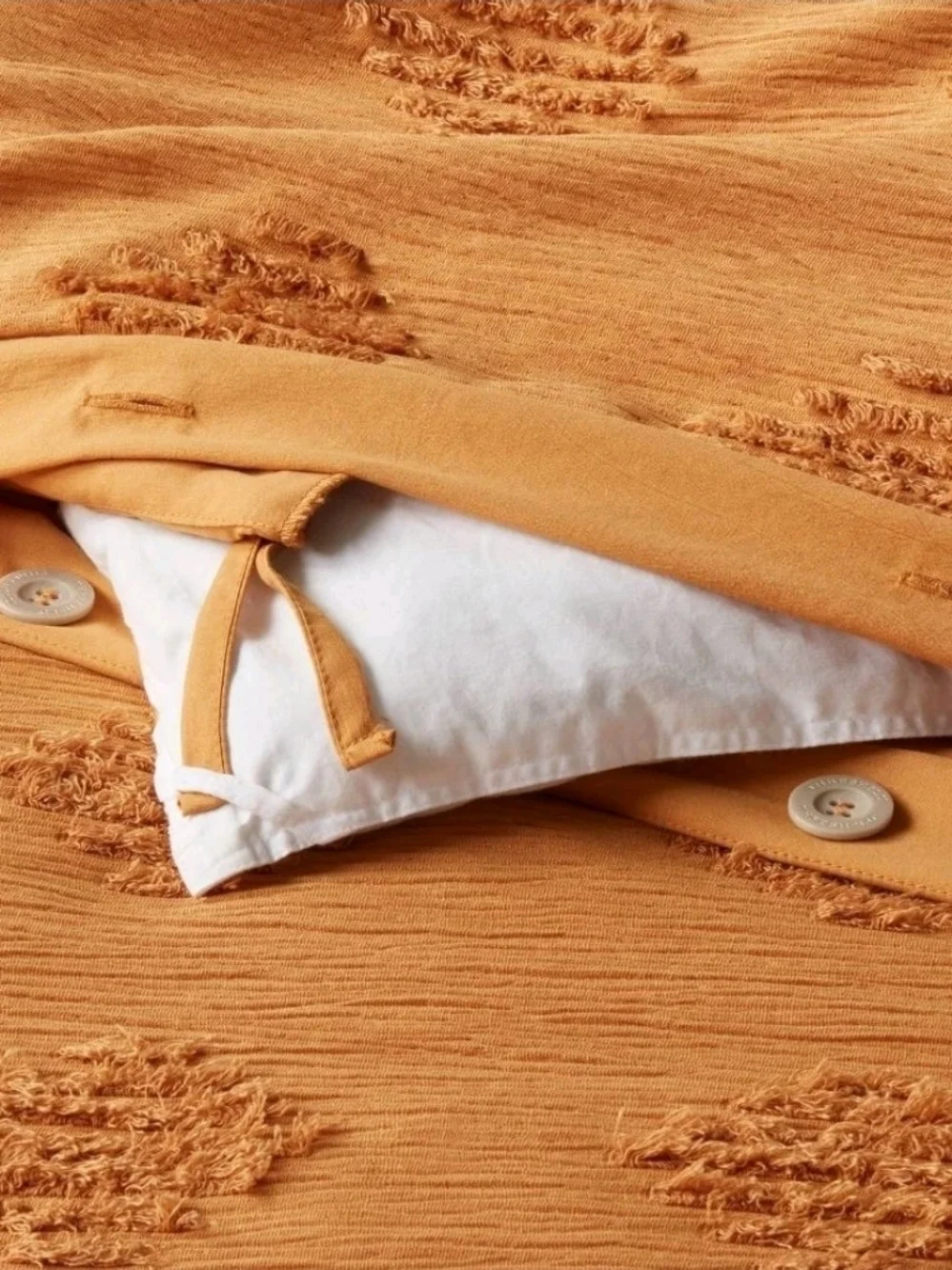 Threshold tufted comforter